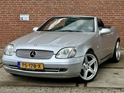 Grijs, metallic lak Gebruikt 1997 Mercedes SLK200 Elegance Cabriolet | € 2.950 (Goede deal)