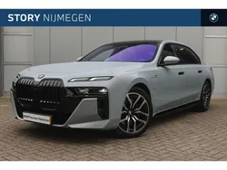 M brooklyn grau (grijs metallic) Gebruikt 2023 BMW 750e Executive Sedan | € 108.950 (Eerlijke prijs)