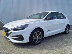 Wit Gebruikt 2023 Hyundai i30 Comfort Hatchback | € 20.430 (Eerlijke prijs)