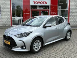 Grijs Gebruikt 2022 Toyota Yaris Hybrid Hatchback | € 19.230 (Goede deal)