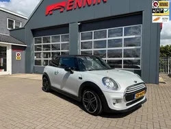 Zilver, metallic lak Gebruikt 2015 Mini Cooper Business Hatchback | € 11.450 (Eerlijke prijs)