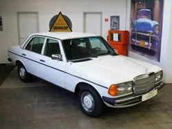 Wit Gebruikt 1984 Mercedes 300 Sedan | € 33.500
