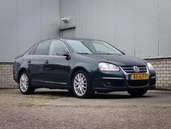 Blauw Gebruikt 2009 VW Jetta Highline Sedan | € 4.950 (Eerlijke prijs)
