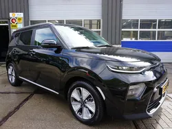 Zwart Gebruikt 2023 Kia Soul EV SUV | € 27.500 (Eerlijke prijs)