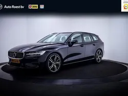 Zwart, metallic lak Gebruikt 2020 Volvo V60 R-Design Stationwagen | € 26.750 (Duur)