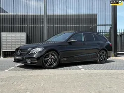 Zwart, metallic lak Gebruikt 2019 Mercedes C180 AMG Stationwagen | € 28.490 (Eerlijke prijs)