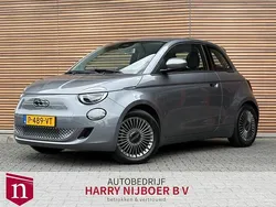 Grijs, metallic lak Gebruikt 2022 Fiat 500e Icon Hatchback | € 15.900 (Goede deal)