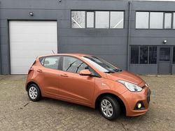 Oranje (metallic) Gebruikt 2014 Hyundai i10 Comfort Hatchback | € 6.595 (Eerlijke prijs)