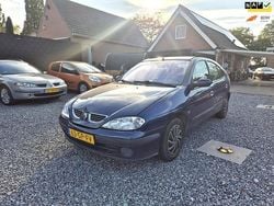 Blauw Gebruikt 2001 Renault Mégane Authentique Hatchback | € 1.245