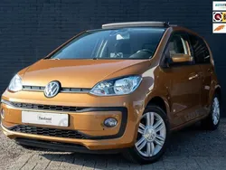 Oranje Gebruikt 2017 VW up! high up! Hatchback | € 8.999 (Iets duurder)