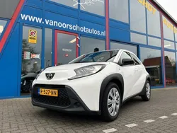 Wit Gebruikt 2022 Toyota Aygo Play Hatchback | € 14.950 (Eerlijke prijs)