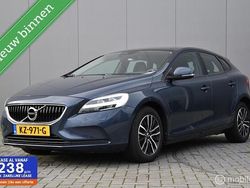 Blauw Gebruikt 2017 Volvo V40 Stationwagen | € 14.700 (Eerlijke prijs)