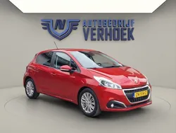 Rood Gebruikt 2019 Peugeot 208 Signature Sky Hatchback | € 10.700 (Super prijs)