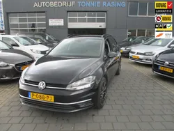 Zwart, metallic lak Gebruikt 2018 VW Golf VII Comfortline Stationwagen | € 14.740 (Iets duurder)