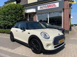 Wit Gebruikt 2016 Mini Cooper Business Hatchback | € 12.950 (Eerlijke prijs)