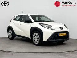 Wit Gebruikt 2023 Toyota Aygo Play Hatchback | € 16.750 (Eerlijke prijs)