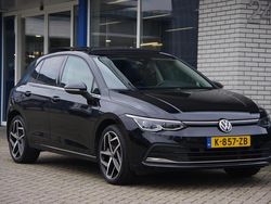 Zwart Gebruikt 2020 VW Golf VIII Style Hatchback | € 24.700 (Eerlijke prijs)