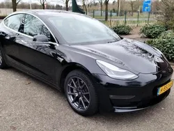 Zwart Gebruikt 2020 Tesla Model 3 Sedan | € 17.450 (Goede deal)