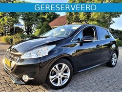 Zwart Gebruikt 2013 Peugeot 208 Hatchback | € 7.995 (Iets duurder)