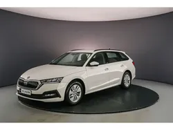 Candy white Gebruikt 2024 Skoda Octavia Business Line Stationwagen | € 31.900 (Iets duurder)
