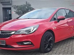 Rood Gebruikt 2016 Opel Astra Edition Hatchback | € 11.450 (Eerlijke prijs)