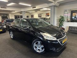 Zwart Gebruikt 2014 Peugeot 208 Access Hatchback | € 3.995 (Iets duurder)