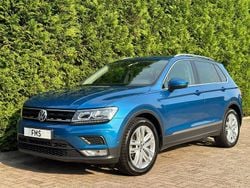 Blauw, metallic lak Gebruikt 2018 VW Tiguan Highline SUV | € 21.890 (Goede deal)
