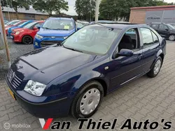 Blauw Gebruikt 2002 VW Bora Sedan | € 2.950 (Duur)