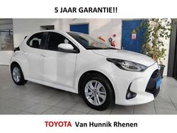 Wit Gebruikt 2022 Toyota Yaris Hybrid Business Edition Hatchback | € 19.950 (Goede deal)
