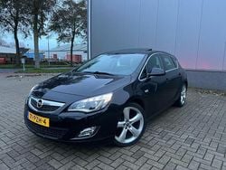 Zwart Gebruikt 2011 Opel Astra Cosmo Hatchback | € 3.499 (Eerlijke prijs)