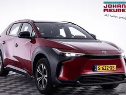 Rood Gebruikt 2023 Toyota bZ4X Active SUV | € 27.990
