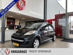 Grijs, metallic lak Gebruikt 2011 Peugeot 107 Hatchback | € 3.450 (Iets duurder)