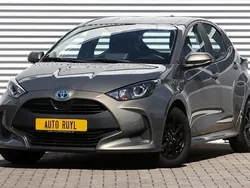 Groen, metallic lak Gebruikt 2024 Toyota Yaris Active Hatchback | € 22.845 (Eerlijke prijs)