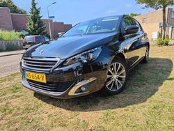 Zwart Gebruikt 2017 Peugeot 308 Allure Hatchback | € 6.995 (Eerlijke prijs)