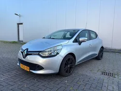 Grijs Gebruikt 2013 Renault Clio IV Expression Hatchback | € 2.799 (Iets duurder)