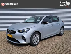 Grijs, metallic lak Gebruikt 2022 Opel Corsa Edition Hatchback | € 15.995 (Eerlijke prijs)