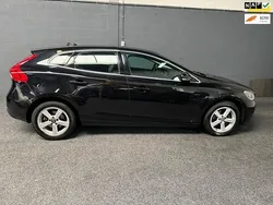Zwart Gebruikt 2014 Volvo V40 Momentum Stationwagen | € 5.450 (Eerlijke prijs)