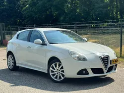 Wit Gebruikt 2010 Alfa Romeo Giulietta Distinctive Hatchback | € 4.950 (Eerlijke prijs)