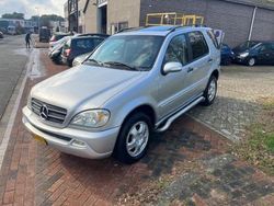 Grijs (metallic) Gebruikt 2005 Mercedes 350 SUV | € 5.000
