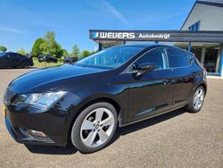 Zwart, metallic lak Gebruikt 2016 Seat Leon CONNECT Hatchback | € 11.600 (Eerlijke prijs)