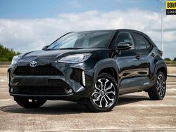 Zwart Gebruikt 2023 Toyota Yaris Cross Team SUV | € 27.845 (Eerlijke prijs)