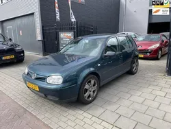 Groen, metallic lak Gebruikt 2003 VW Golf IV Sportline Hatchback | € 999 (Eerlijke prijs)