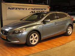 Blauw Gebruikt 2012 Volvo V40 Momentum Stationwagen | € 12.300 (Eerlijke prijs)