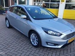 Grijs Gebruikt 2017 Ford Focus Titanium Hatchback | € 11.950 (Eerlijke prijs)