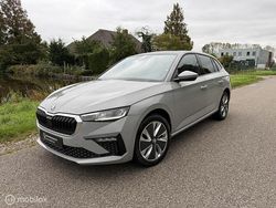 Grijs Gebruikt 2024 Skoda Scala Sport Hatchback | € 26.495 (Duur)