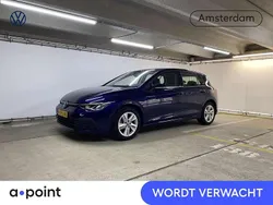 Blauw Gebruikt 2022 VW Golf VIII Life Hatchback | € 20.749 (Eerlijke prijs)