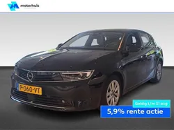 Zwart, metallic lak Gebruikt 2022 Opel Astra Edition Hatchback | € 17.945 (Eerlijke prijs)