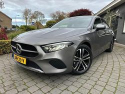 Grijs Gebruikt 2024 Mercedes A200 Sedan | € 31.900 (Eerlijke prijs)