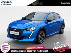 Vertigo blue (donker blauw) Gebruikt 2022 Peugeot e-208 GT Hatchback | € 20.435 (Iets duurder)