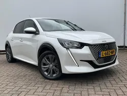 Wit, metallic lak Gebruikt 2021 Peugeot e-208 Allure Hatchback | € 15.700 (Goede deal)